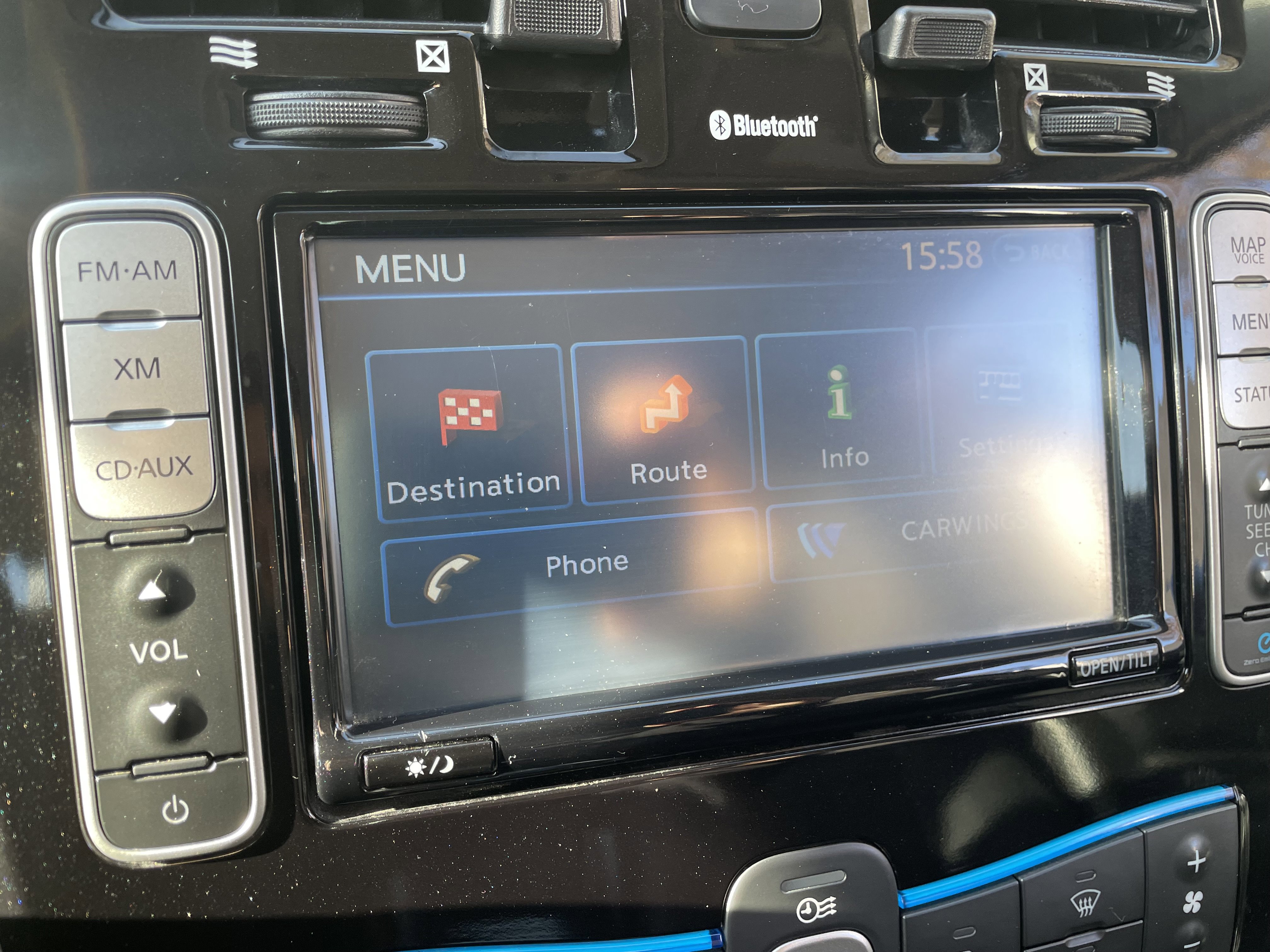 Used 2015 Nissan Leaf SL image 10