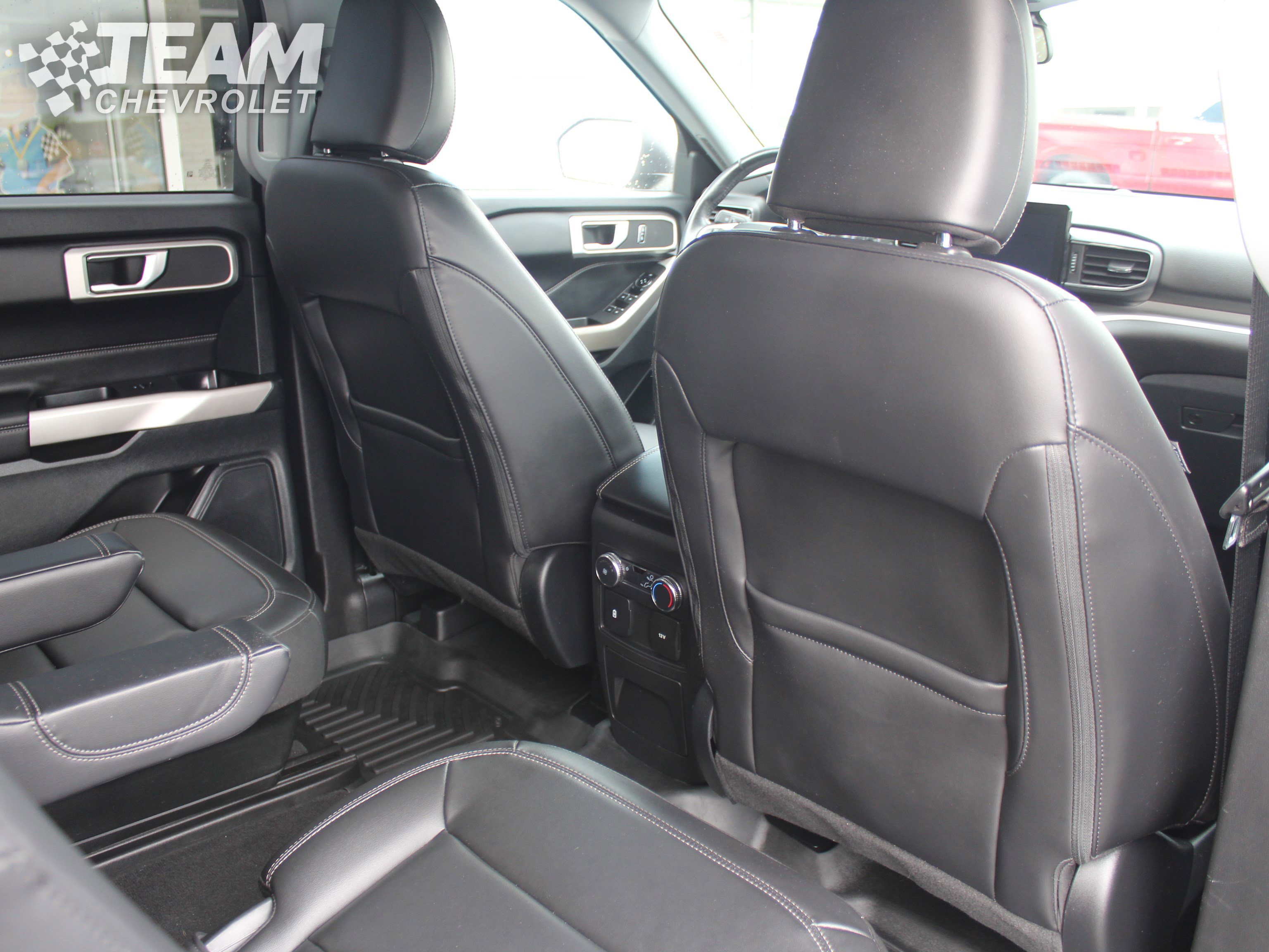 Used 2022 Ford Explorer XLT w/ Equipment Group 202A AWD/4WD image 24