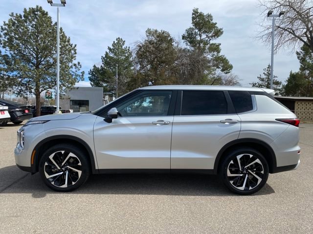 Used 2024 Mitsubishi Outlander SE Black Edition image 2