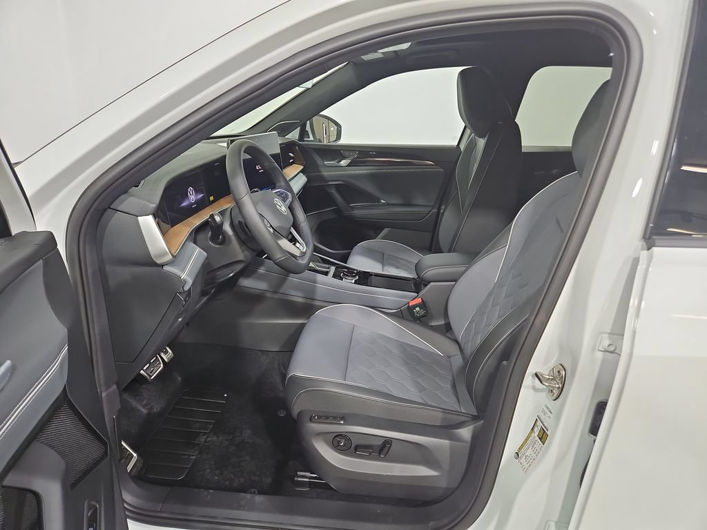 New 2026 Volkswagen Tiguan SEL R-Line AWD/4WD image 9