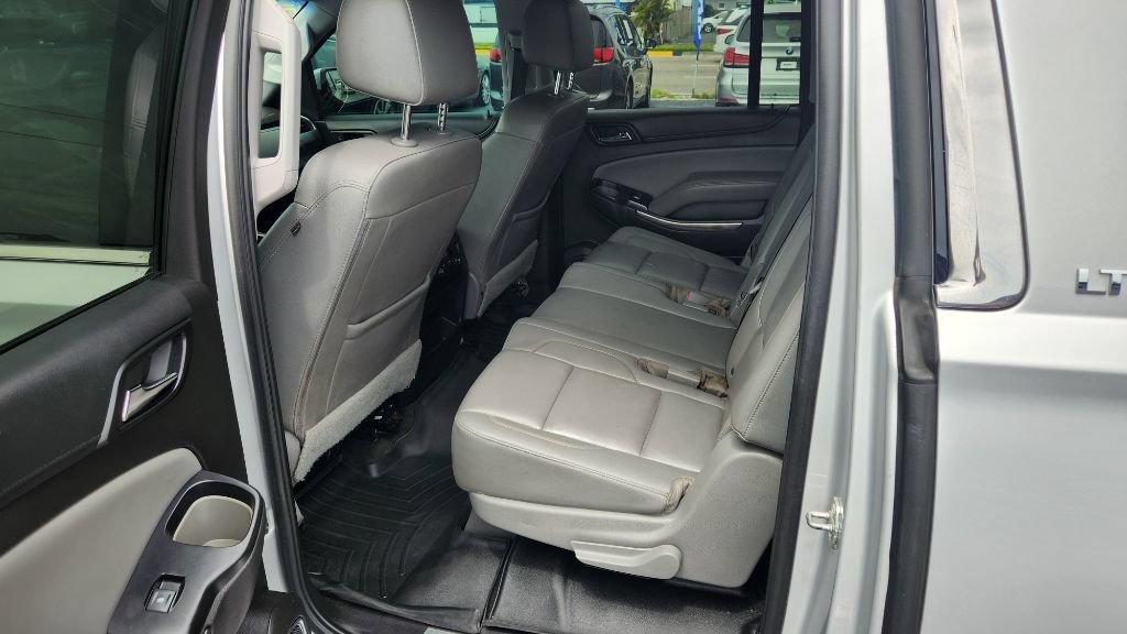 Used 2018 Chevrolet Suburban LT RWD image 16