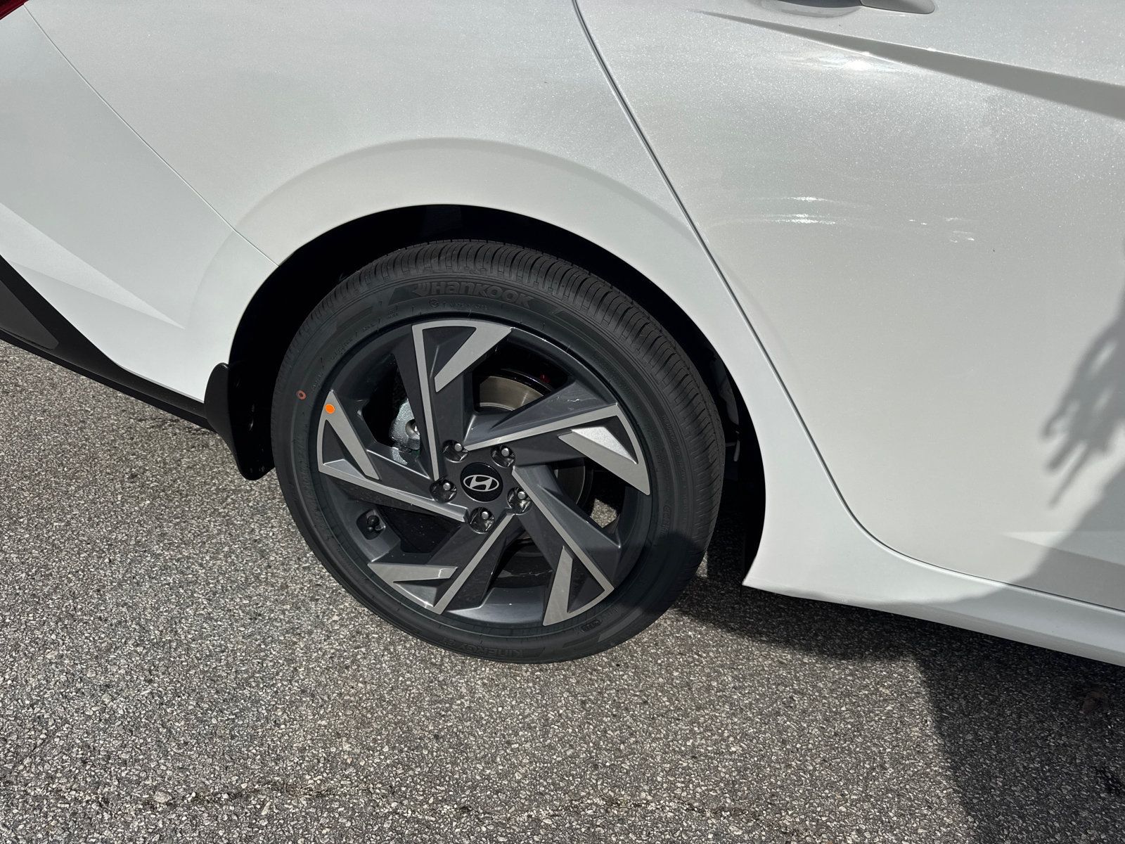 New 2026 Hyundai Elantra Limited FWD image 18