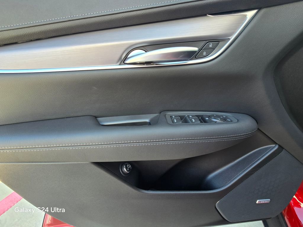 New 2026 Cadillac XT5 Luxury image 12