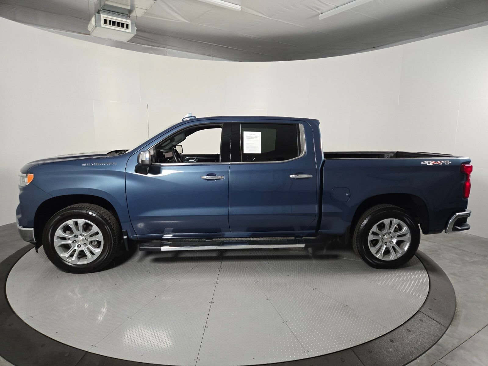 Used 2024 Chevrolet Silverado 1500 LTZ AWD/4WD image 7