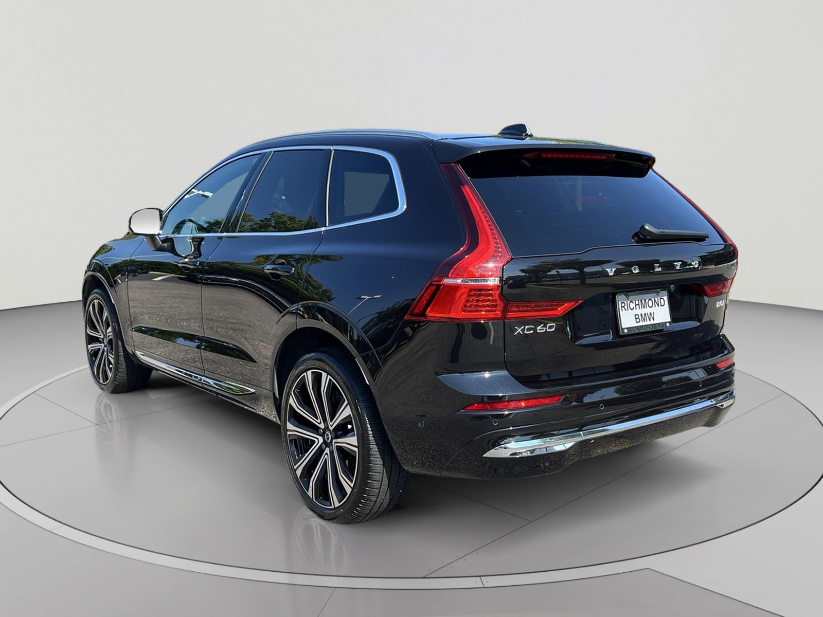 Used 2023 Volvo XC60 B5 Ultimate w/ Climate Package AWD/4WD image 3