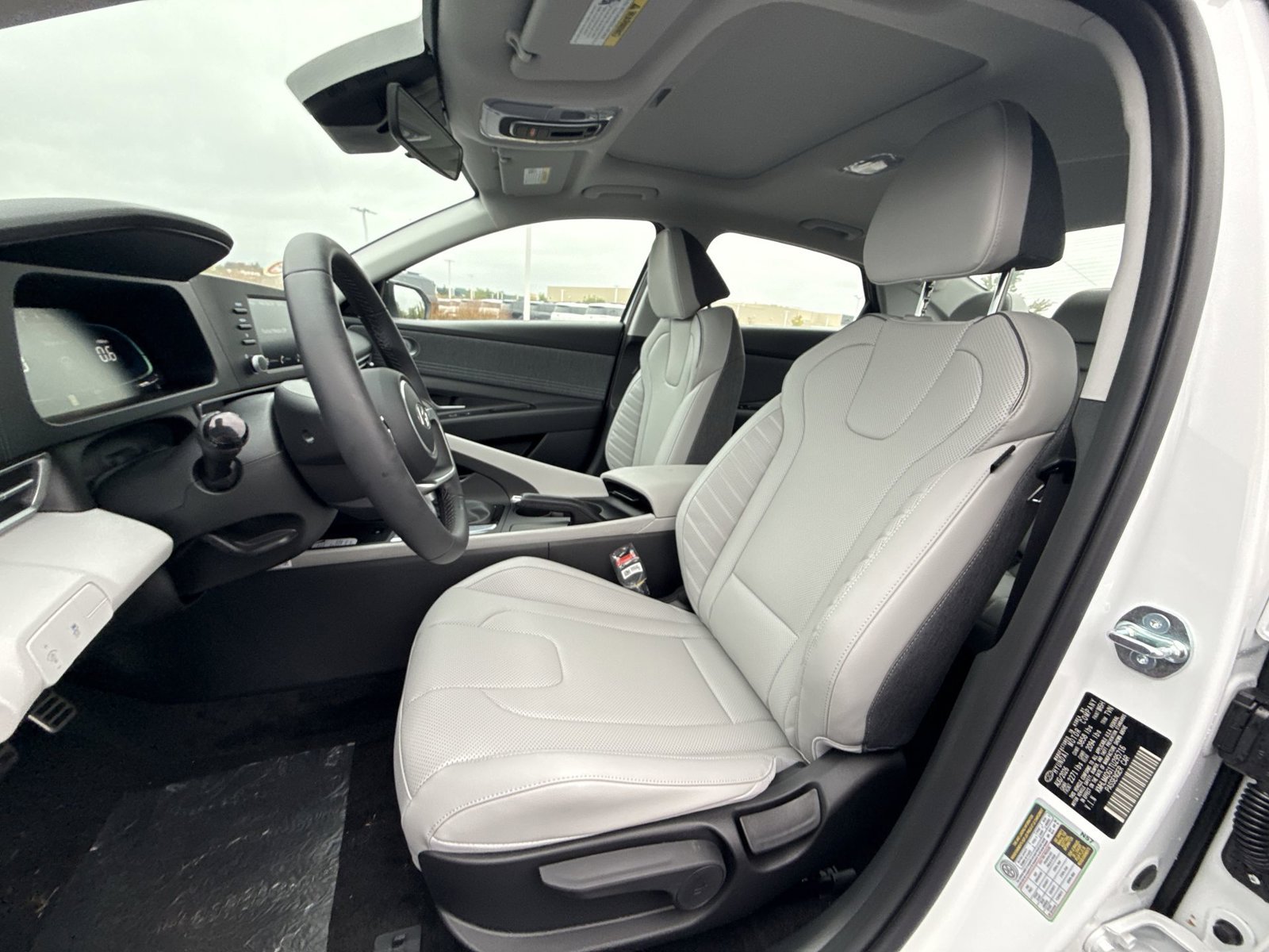 New 2026 Hyundai Elantra SEL Sport FWD image 12
