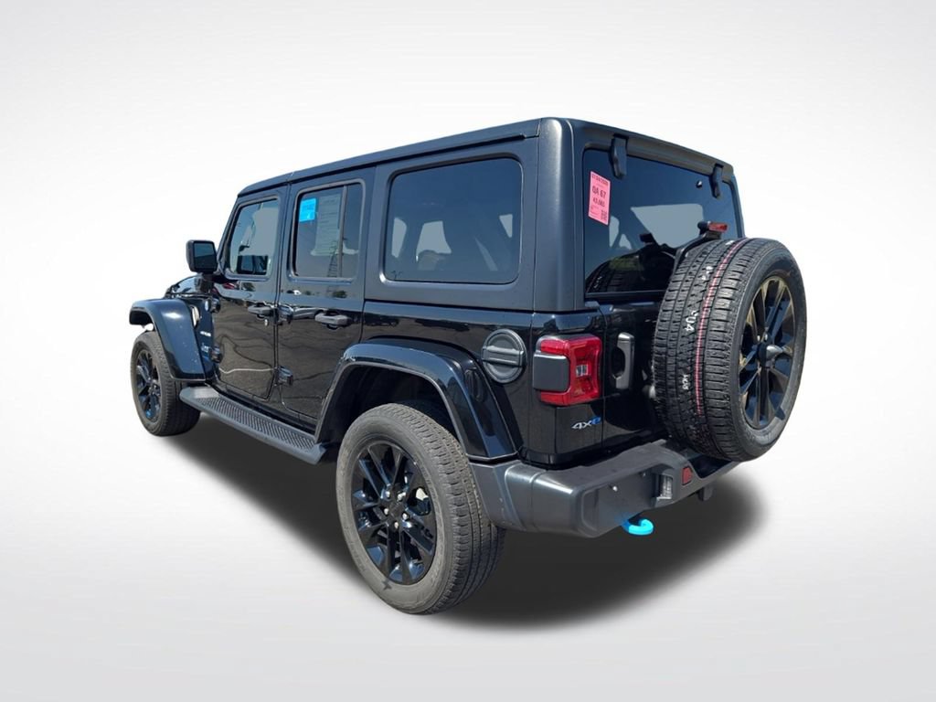 Used 2022 Jeep Wrangler Unlimited Sahara w/ Cold Weather Group AWD/4WD image 6
