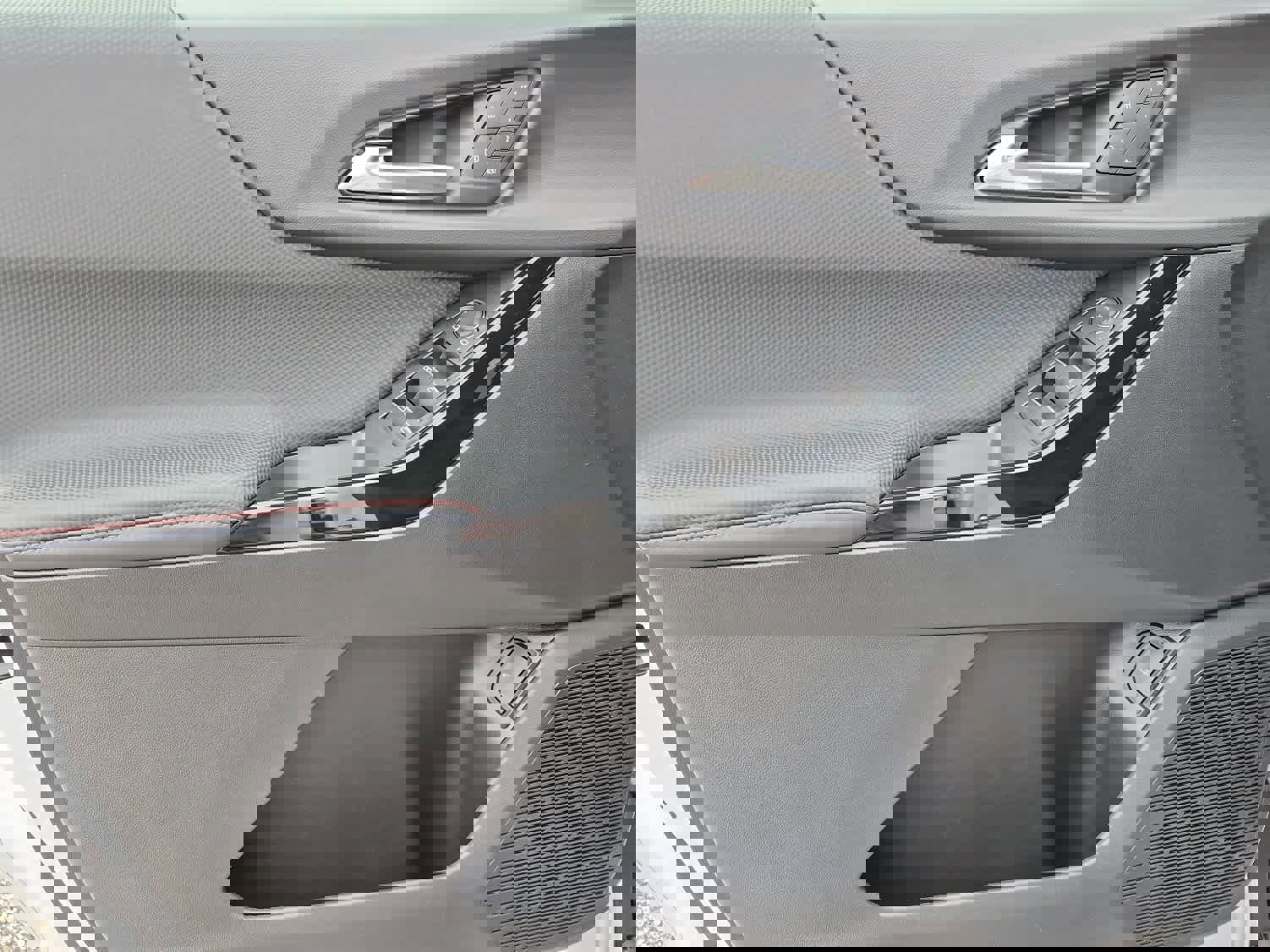 Used 2025 Chevrolet Equinox RS w/ Convenience Package III image 11