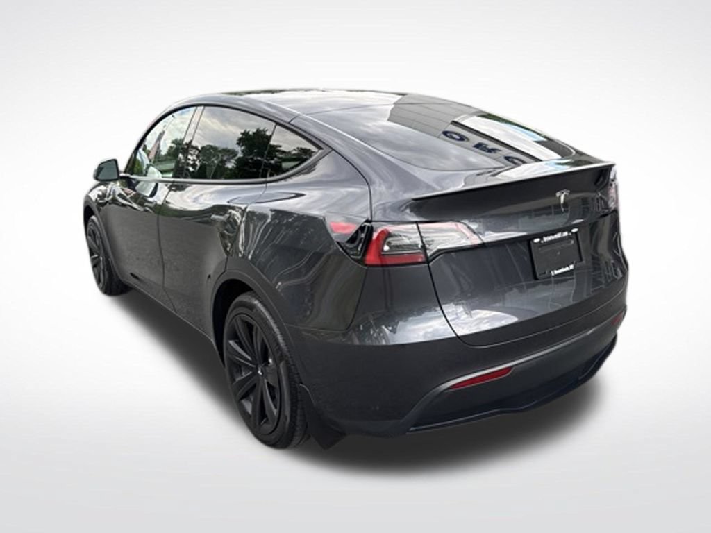 Used 2024 Tesla Model Y 2WD image 8