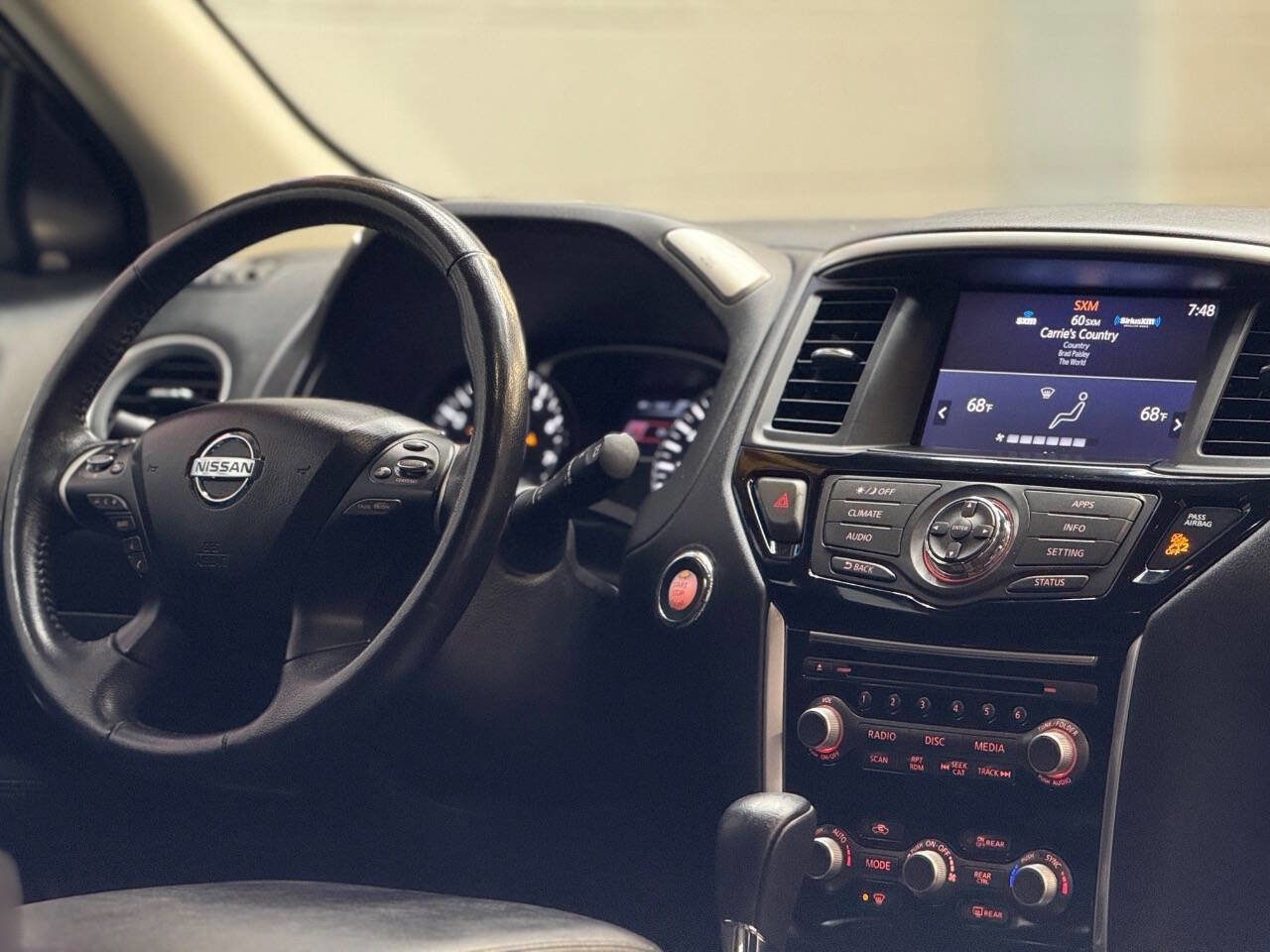 Used 2019 Nissan Pathfinder SV image 6