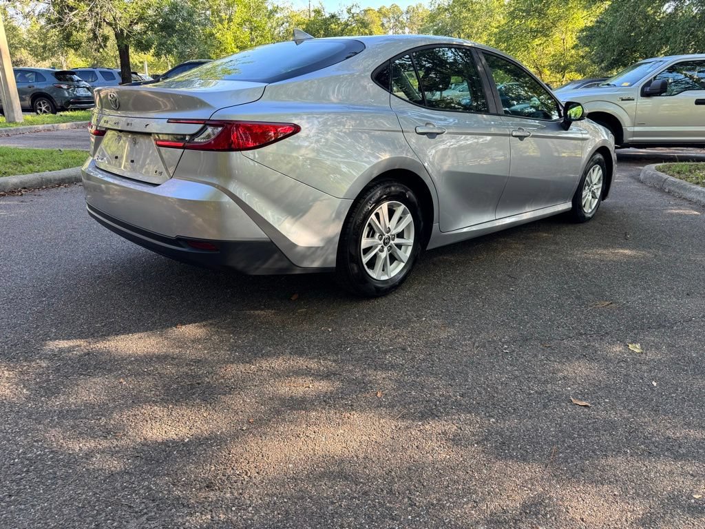 Used 2025 Toyota Camry LE FWD image 5