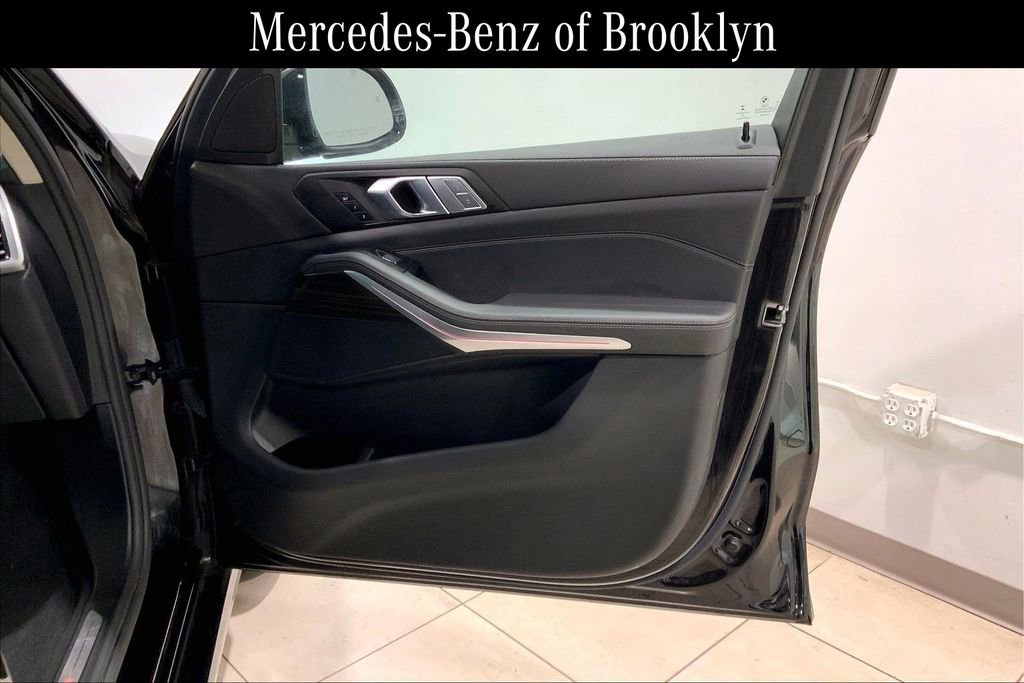 Used 2021 BMW X7 xDrive40i w/ Premium Package 2 image 23