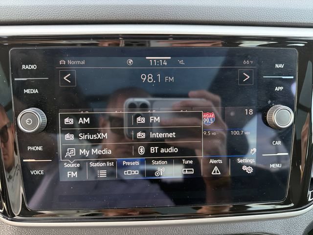 Used 2023 Volkswagen Atlas Cross Sport SEL R-Line AWD/4WD image 18