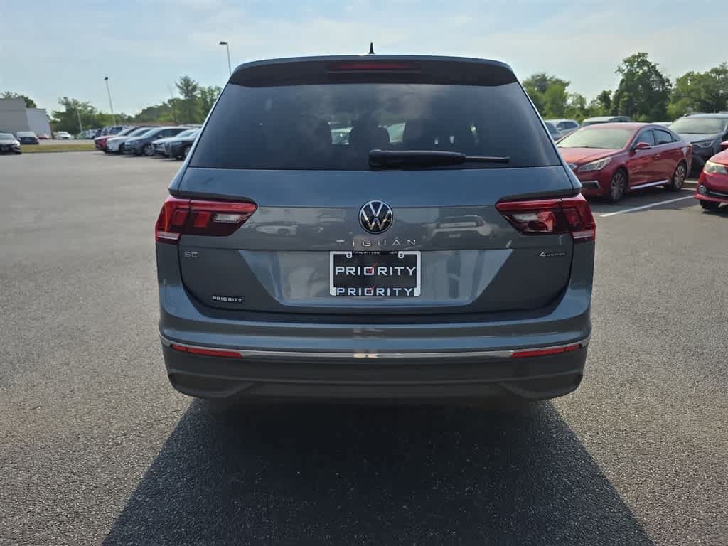 Used 2024 Volkswagen Tiguan SE w/ Panoramic Sunroof Package AWD/4WD image 8