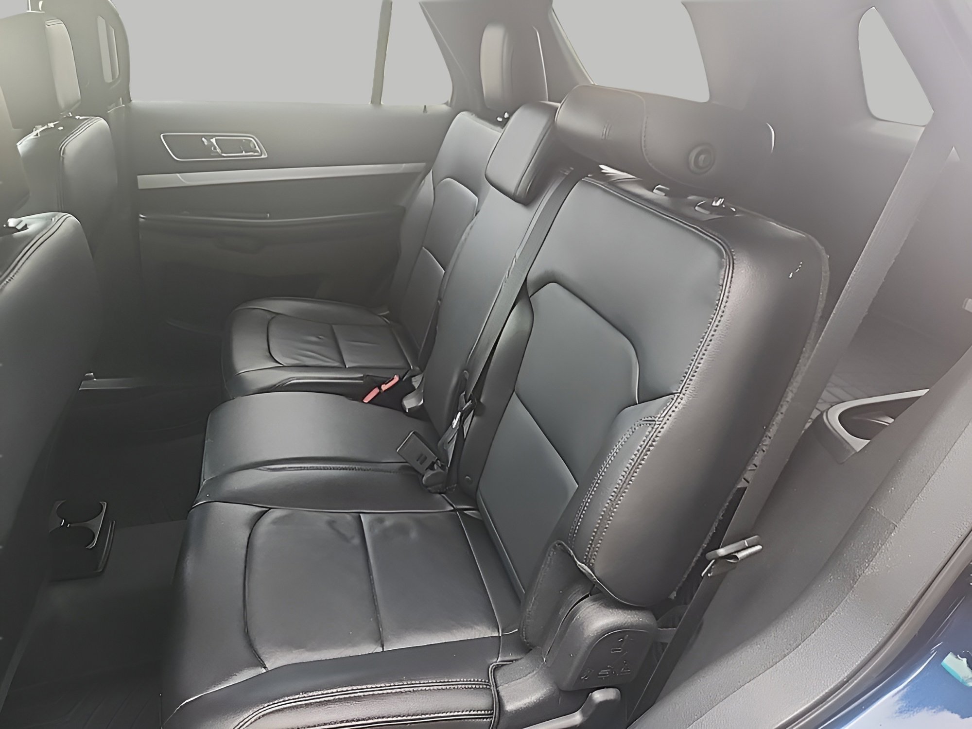 Used 2016 Ford Explorer XLT w/ Equipment Group 202A image 10