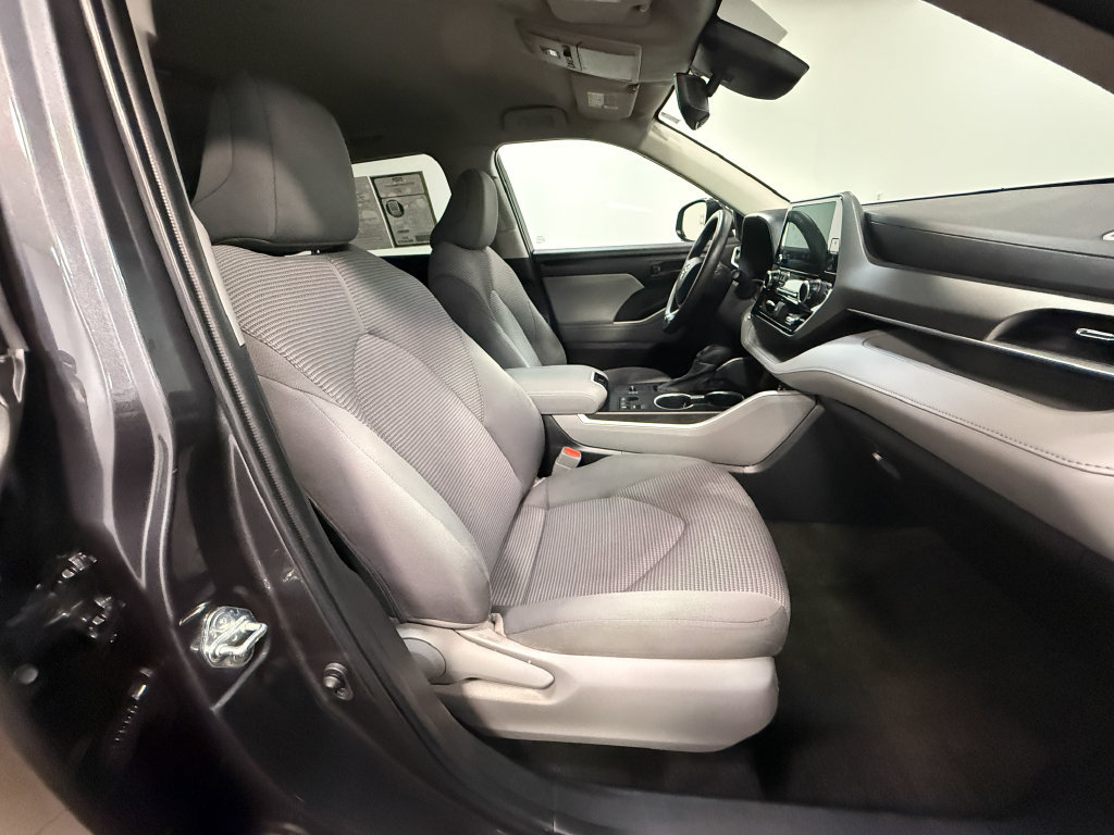 Used 2023 Toyota Highlander L FWD image 13