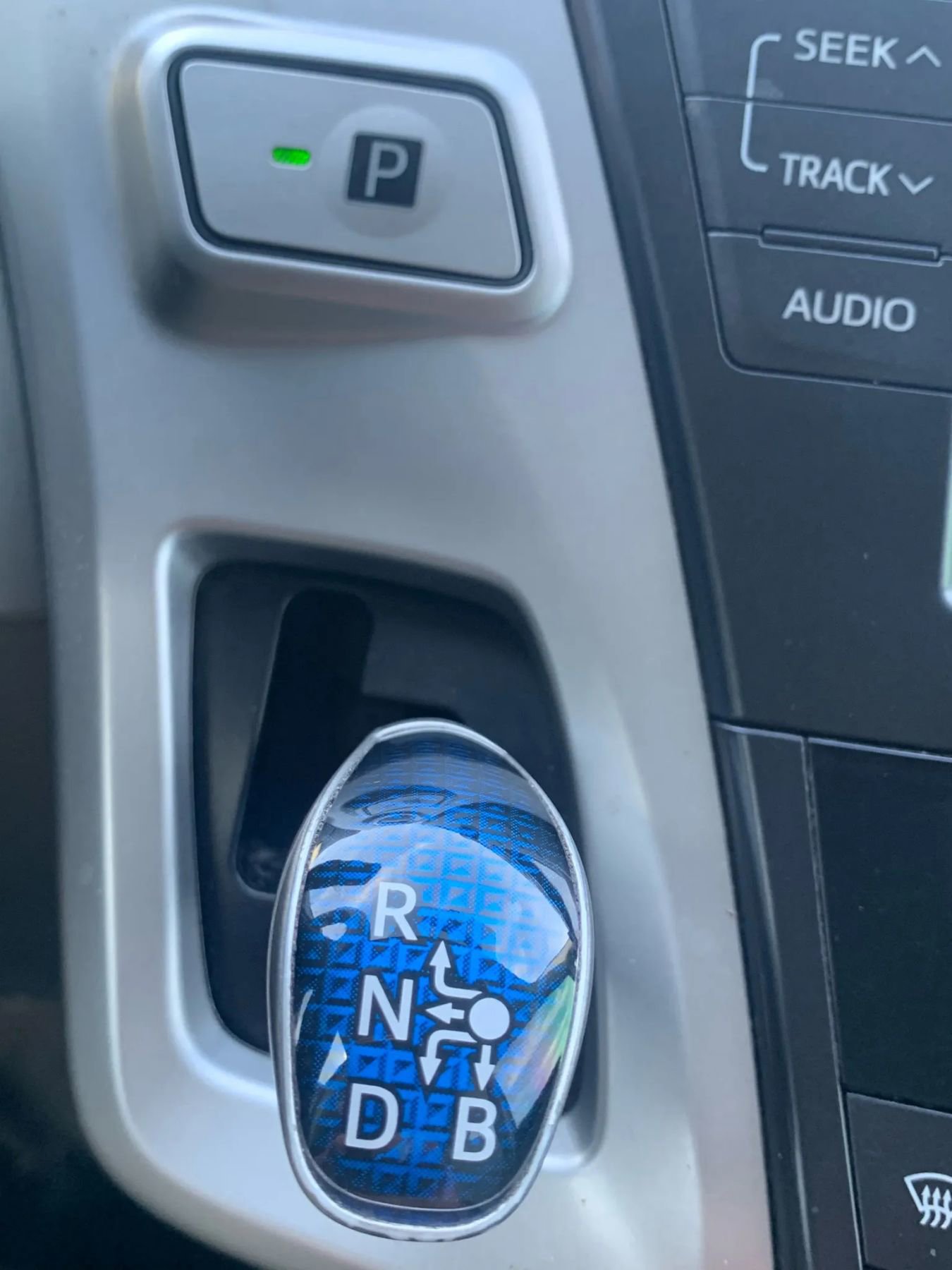 Used 2014 Toyota Prius V Five image 27