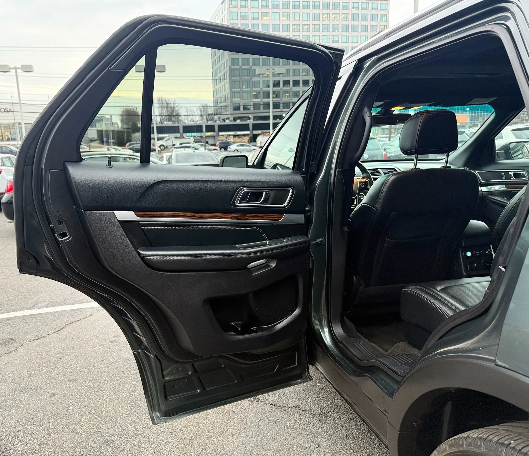 Used 2016 Ford Explorer Limited w/ Equipment Group 301A image 30