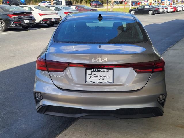 Used 2023 Kia Forte LXS image 3