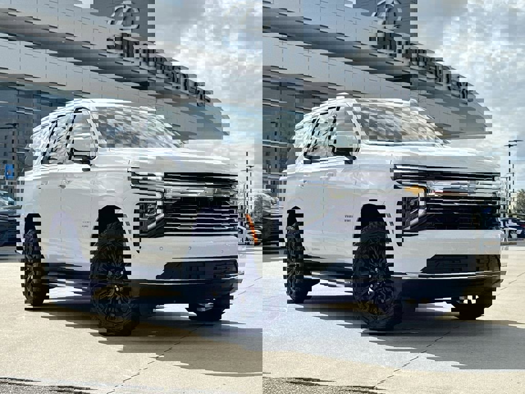 Used 2025 Chevrolet Tahoe LT image 2