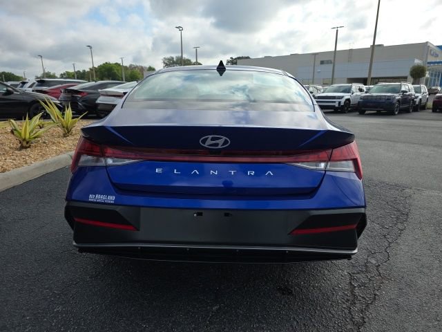 Certified 2024 Hyundai Elantra SEL w/ Convenience Package image 21