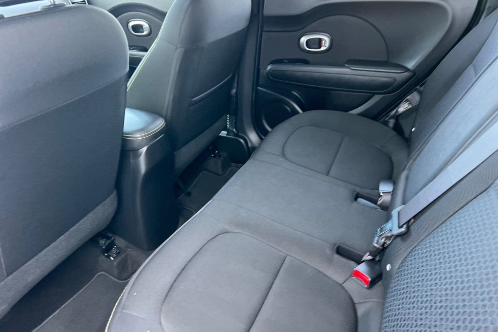 Used 2015 Kia Soul + FWD image 9