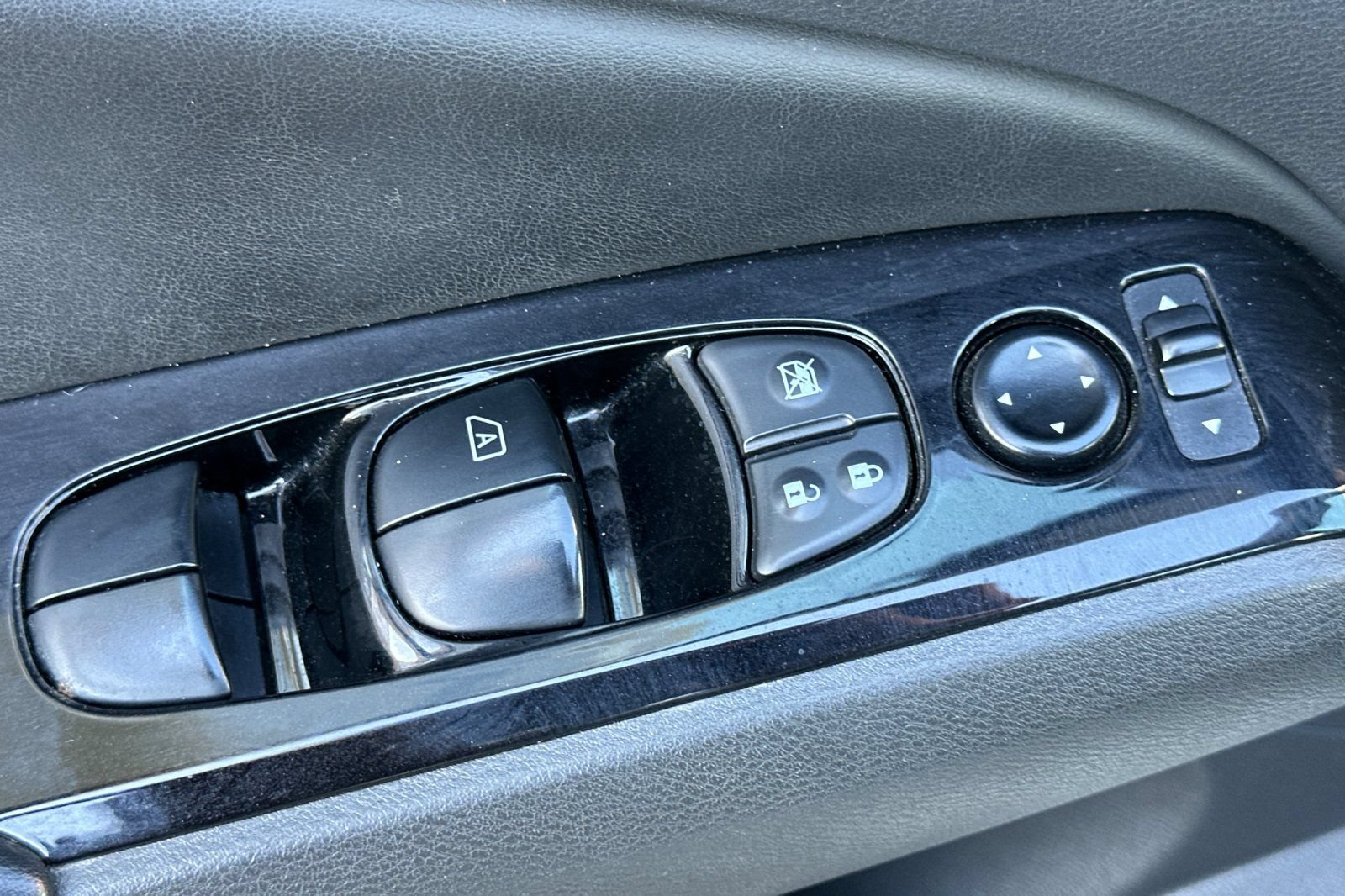 Certified 2023 Nissan Altima 2.5 SV FWD image 12