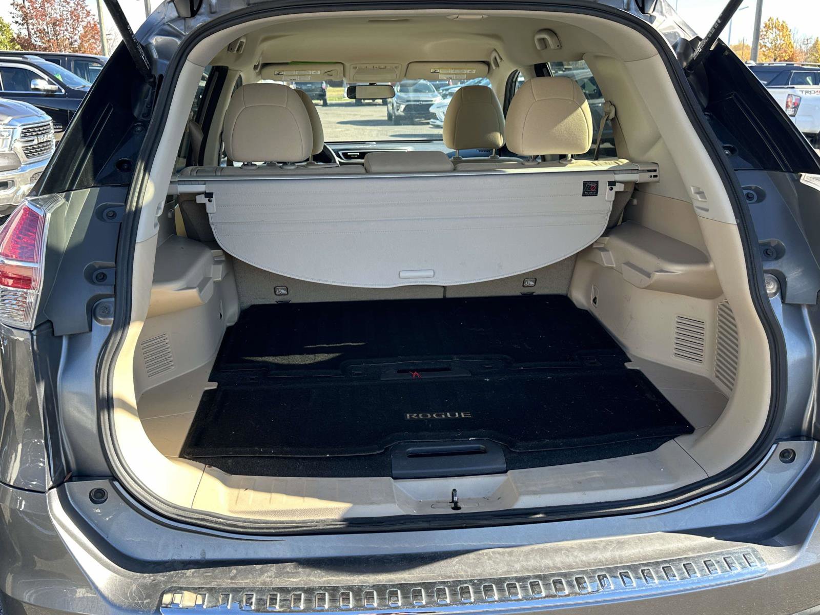 Used 2016 Nissan Rogue SV image 14