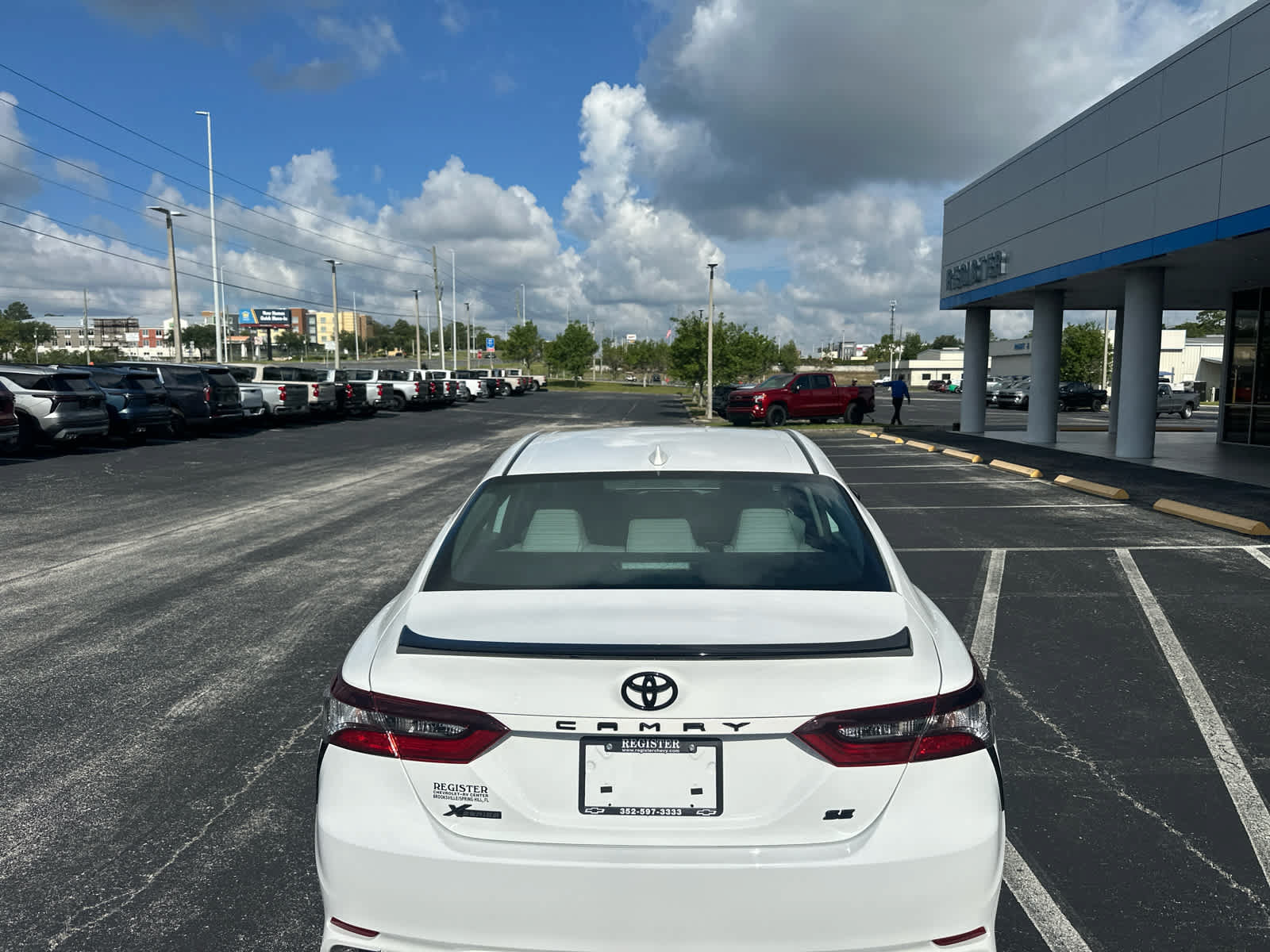Used 2023 Toyota Camry SE FWD image 4