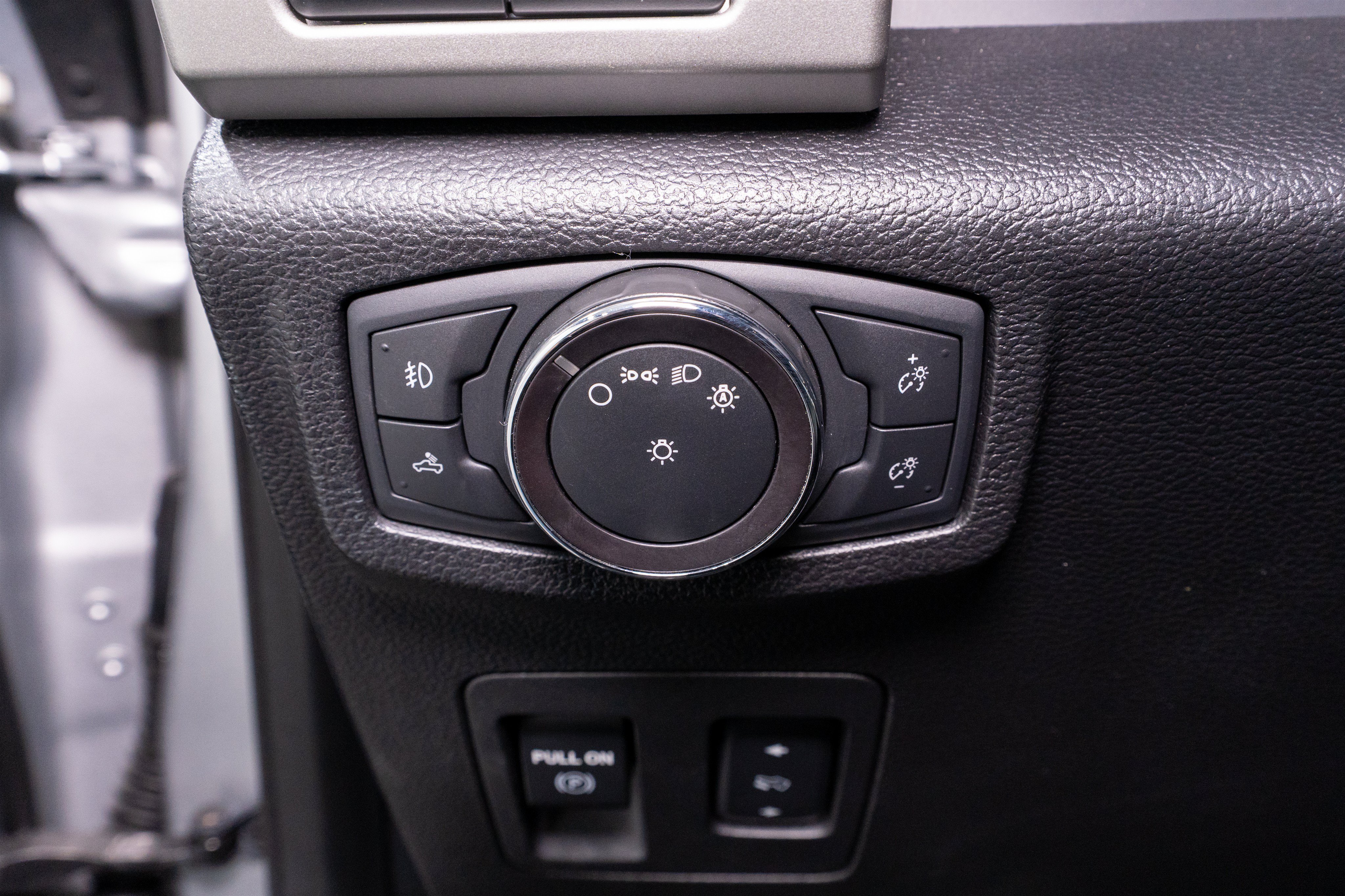 Used 2018 Ford F150 Lariat w/ Equipment Group 502A Luxury AWD/4WD image 40