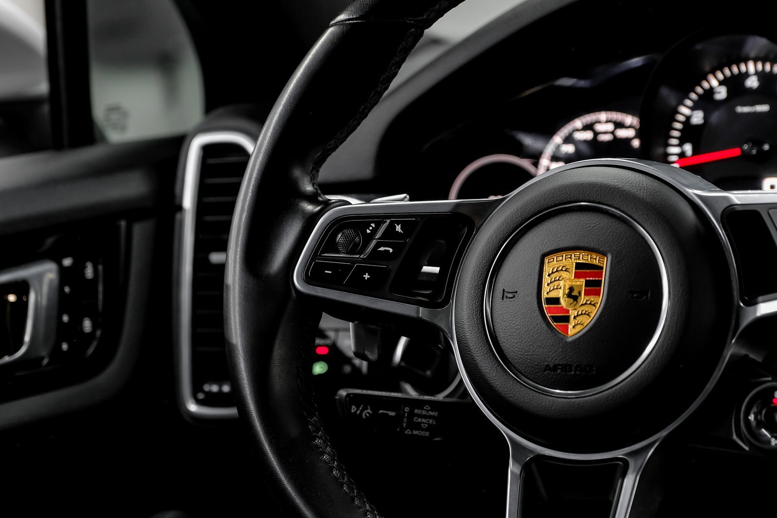 Used 2023 Porsche Cayenne Coupe image 26