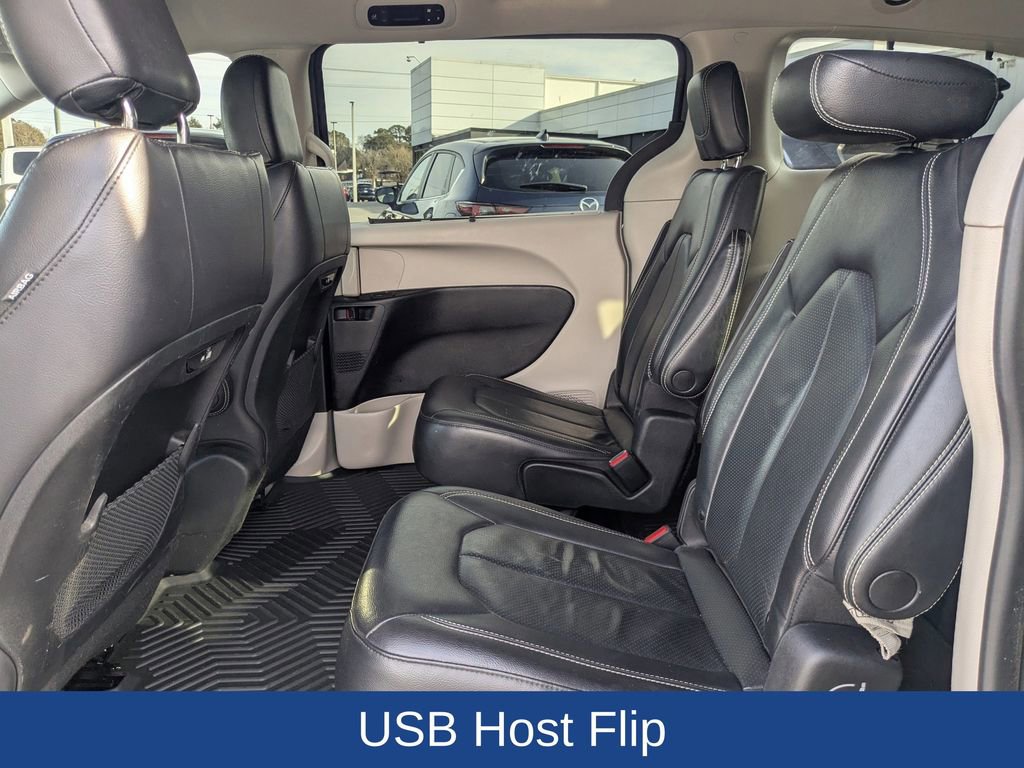 Used 2022 Chrysler Pacifica Touring-L image 16