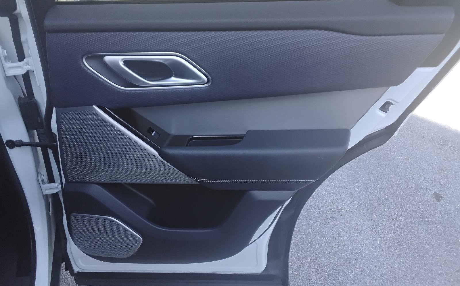 Used 2021 Land Rover Range Rover Velar R-Dynamic S image 23