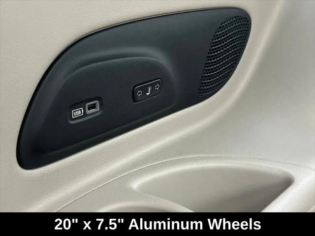 Certified 2020 Chrysler Pacifica Limited w/ Tire & Wheel Group FWD image 23