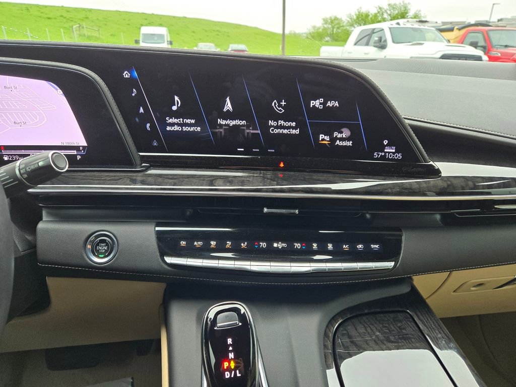 Used 2023 Cadillac Escalade Premium Luxury AWD/4WD image 23