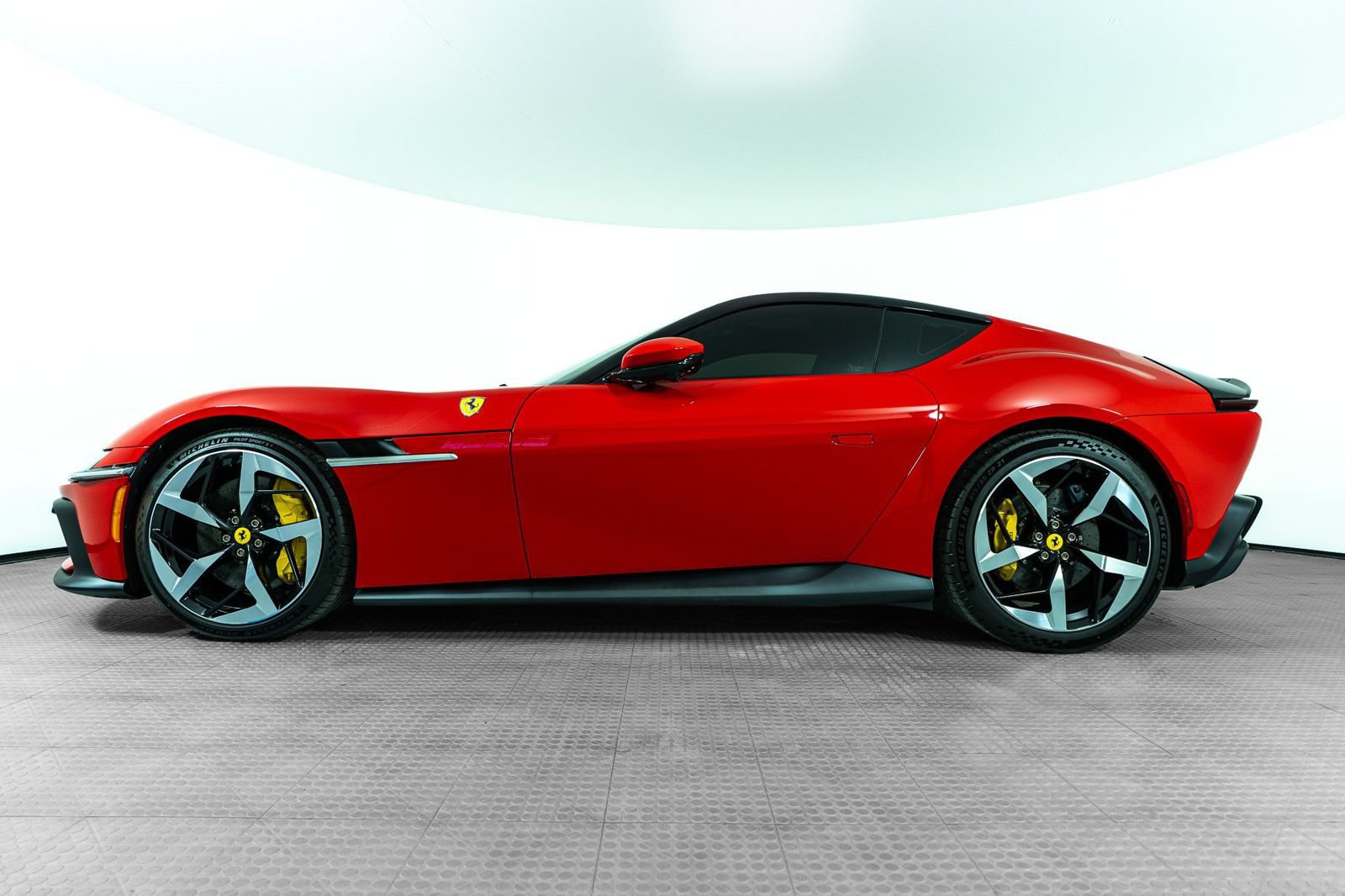 Certified 2025 Ferrari 12Cilindri RWD image 3