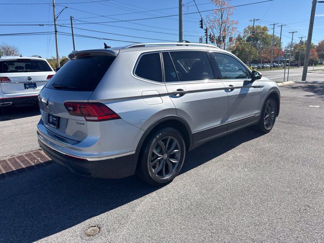 Used 2023 Volkswagen Tiguan SE w/ Panoramic Sunroof Package AWD/4WD image 12