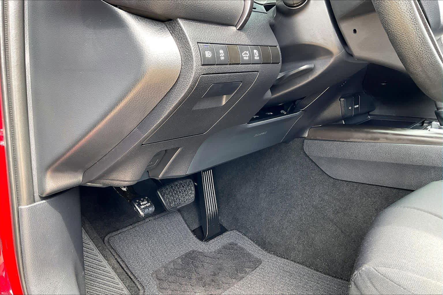 Used 2021 Toyota Camry LE w/ Convenience Package FWD image 35