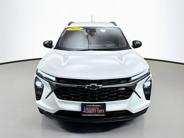 Used 2025 Chevrolet Trax RS w/ Driver Confidence Package FWD image 2