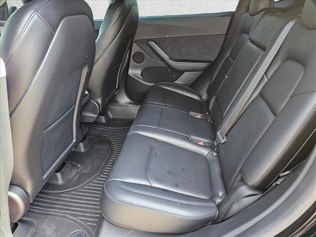 Used 2022 Tesla Model Y Long Range image 17
