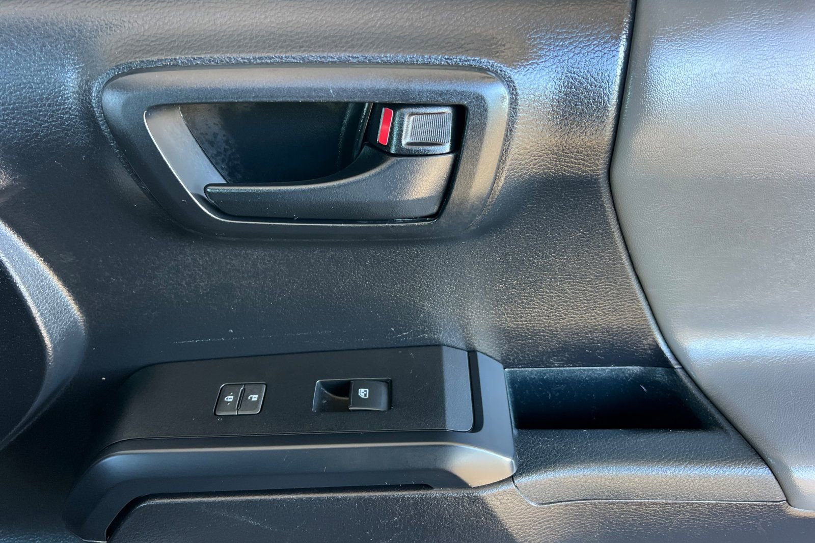 Certified 2017 Toyota Tacoma SR image 21