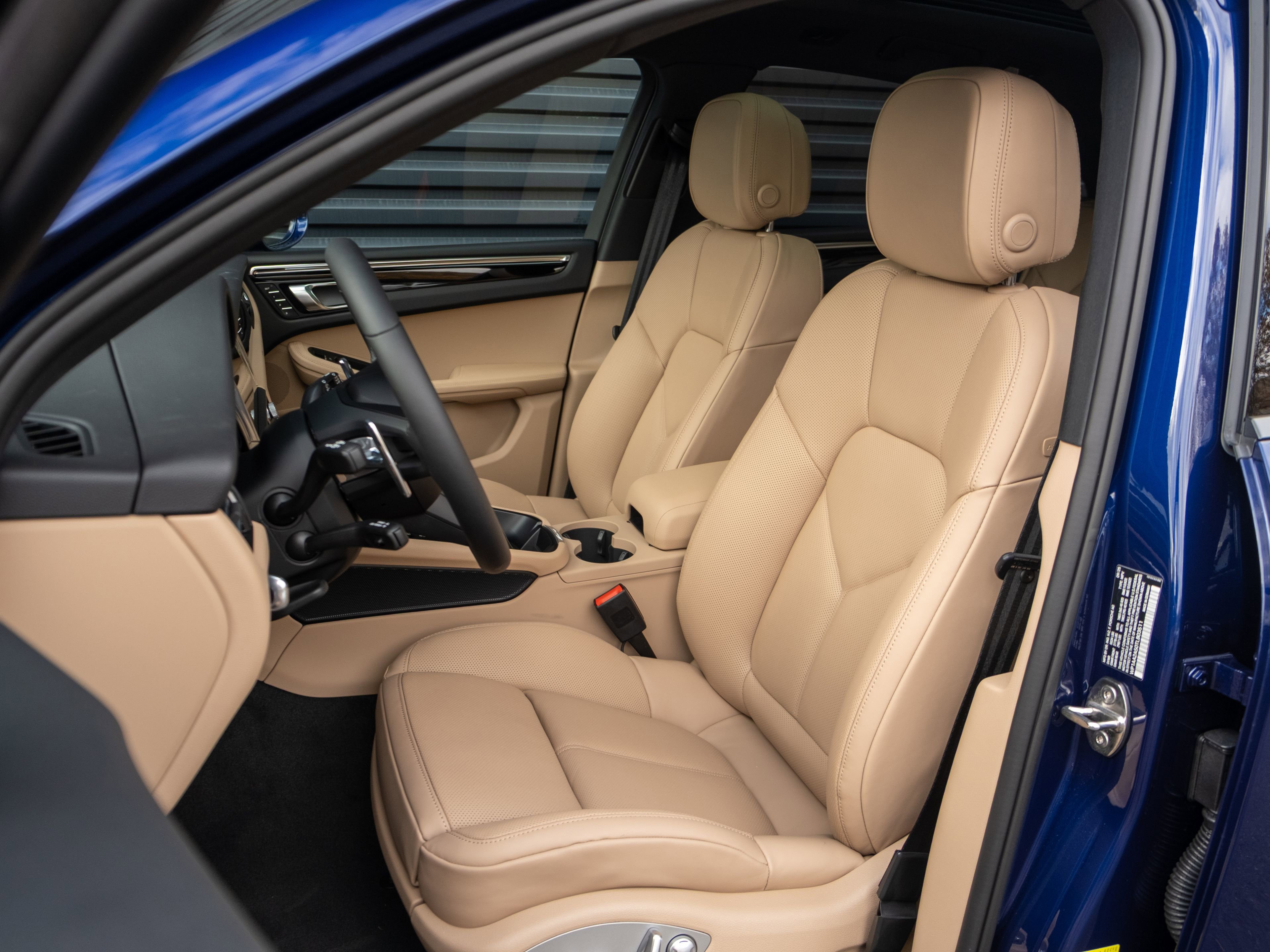 Certified 2026 Porsche Macan image 5