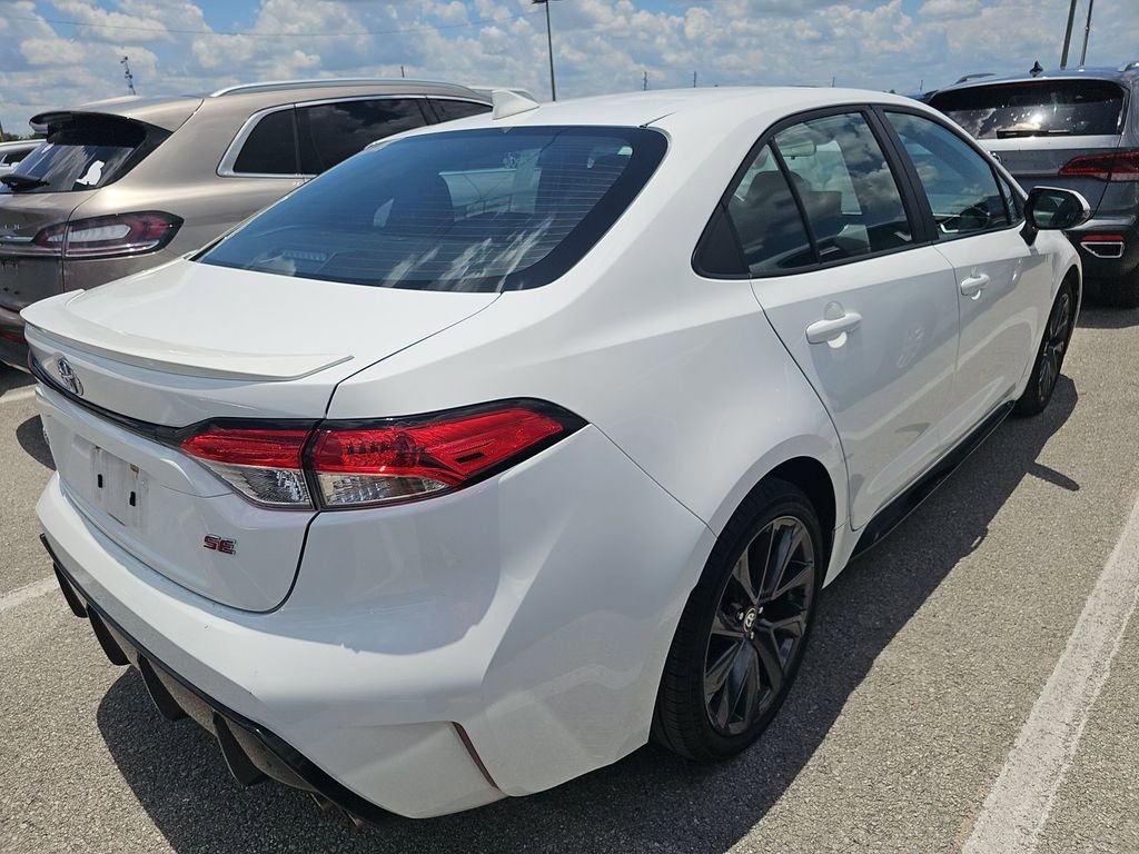 Used 2025 Toyota Corolla SE FWD image 2