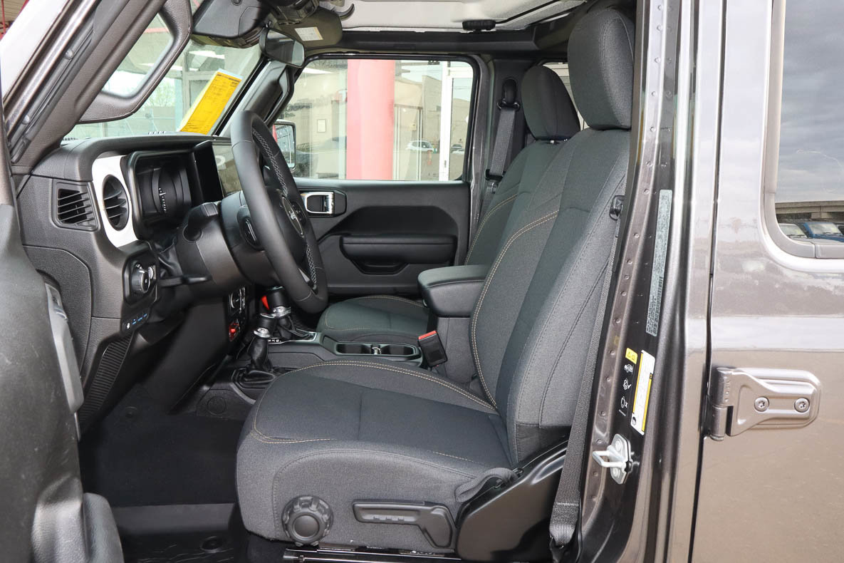 Used 2025 Jeep Wrangler Willys AWD/4WD image 7