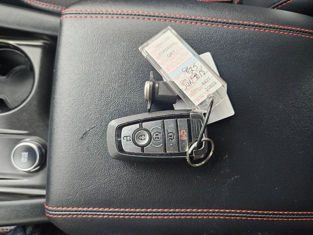 Used 2025 Ford Explorer ST-Line w/ ST-Line Street Pack image 29