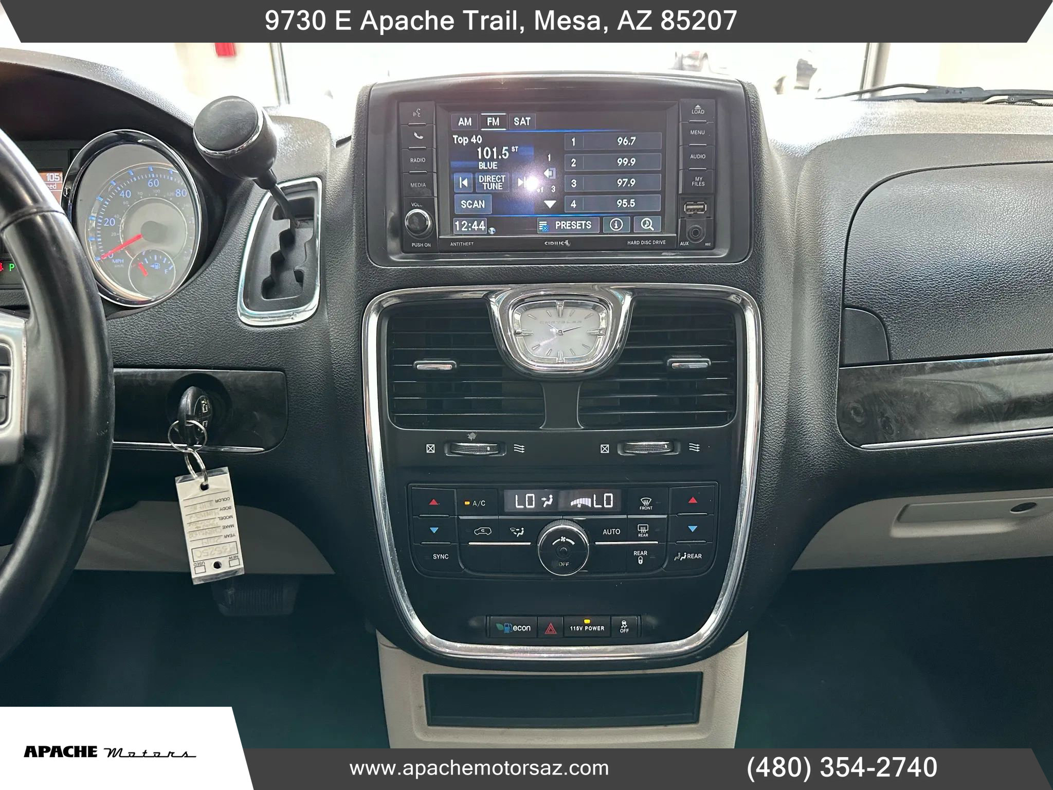 Used 2014 Chrysler Town & Country Touring image 25