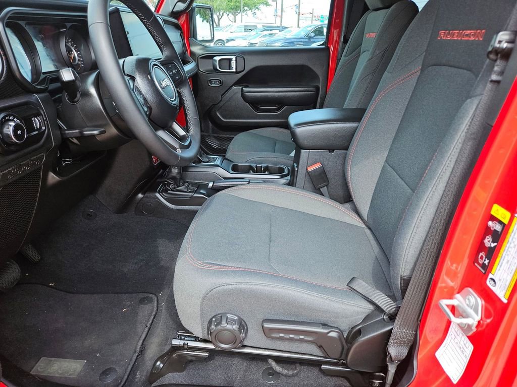 Used 2025 Jeep Wrangler Unlimited Rubicon image 11