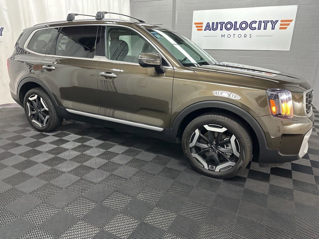 Used 2025 Kia Telluride S image 3