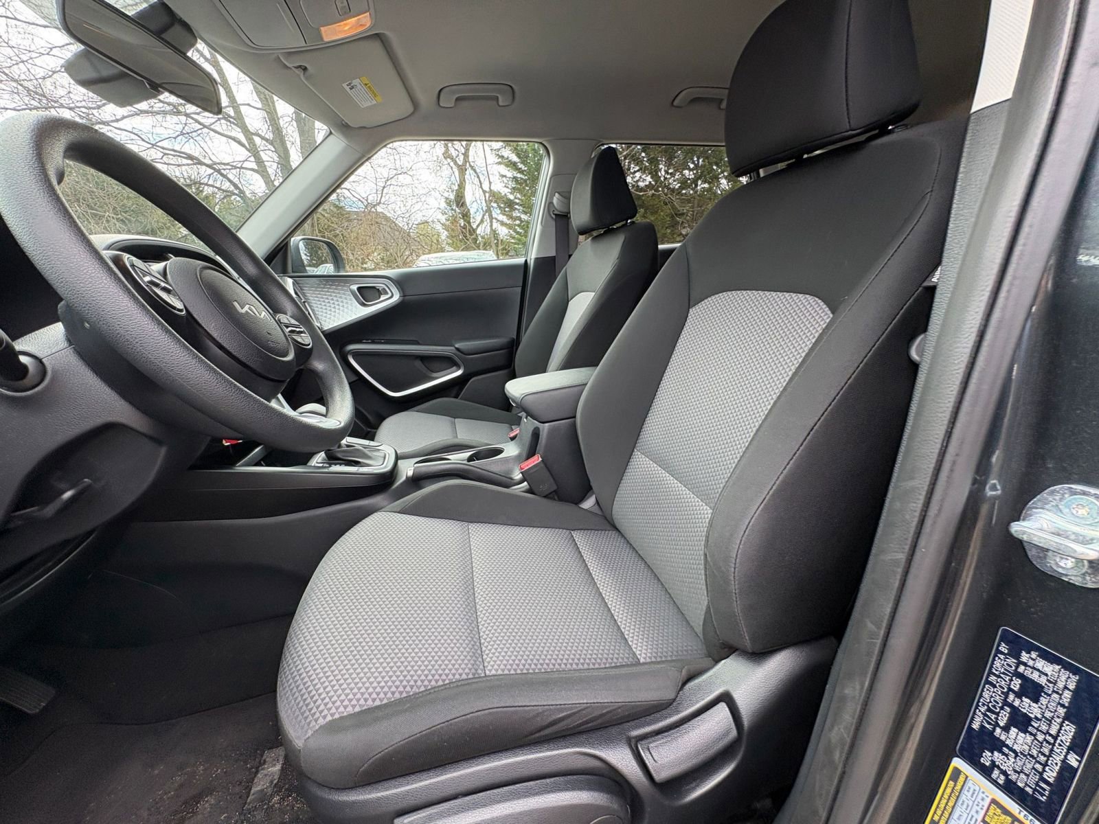 Used 2025 Kia Soul LX w/ LX Technology Package FWD image 23