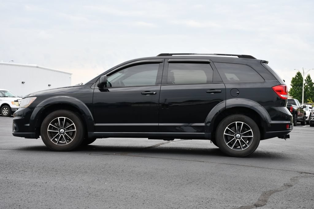 Used 2019 Dodge Journey SE w/ Connectivity Group FWD image 4